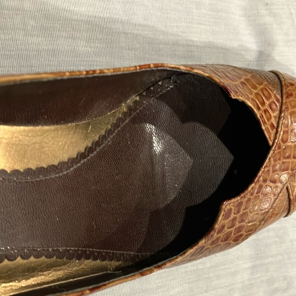 Women’s size 8.5 Franco Sarto leather pumps - Brown Crocodile Pattern Heels - Picture 8 of 11